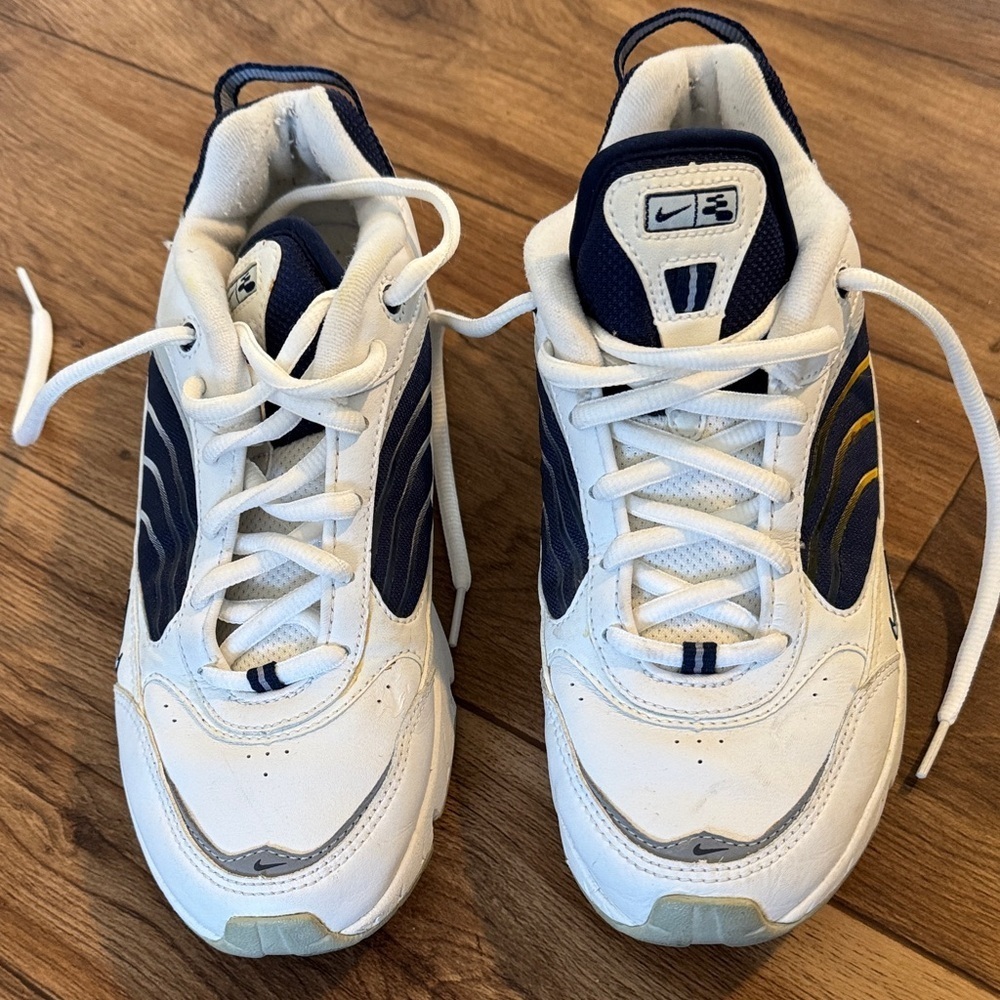 Nike Men's White and Navy Sneakers